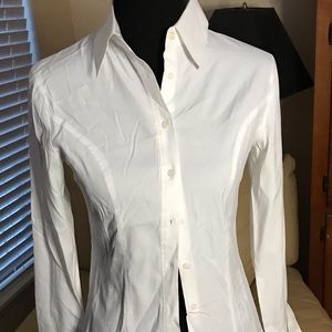 Women’s white l/s stretch blouse.